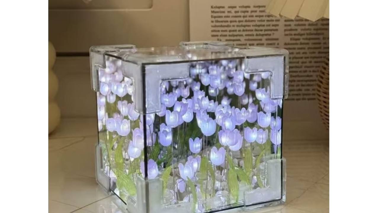 Tulip Cube LED Lamp